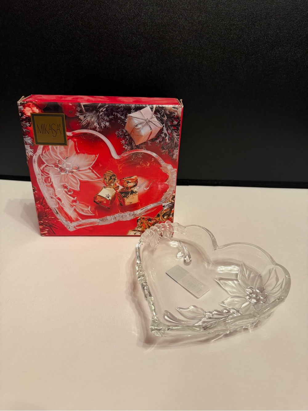NWT Mikasa SA 929/512 Christmas Bloom Heart Shaped Dish 6.25"